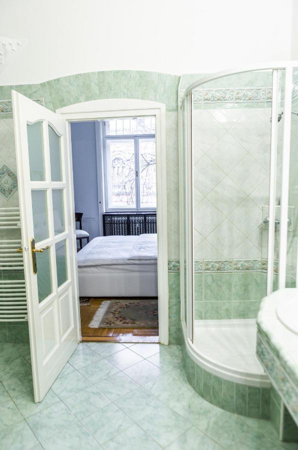 Luxury Downtown 3 Bedroom Apartment By Synagoge With Beautiful View Budapest Exterior photo