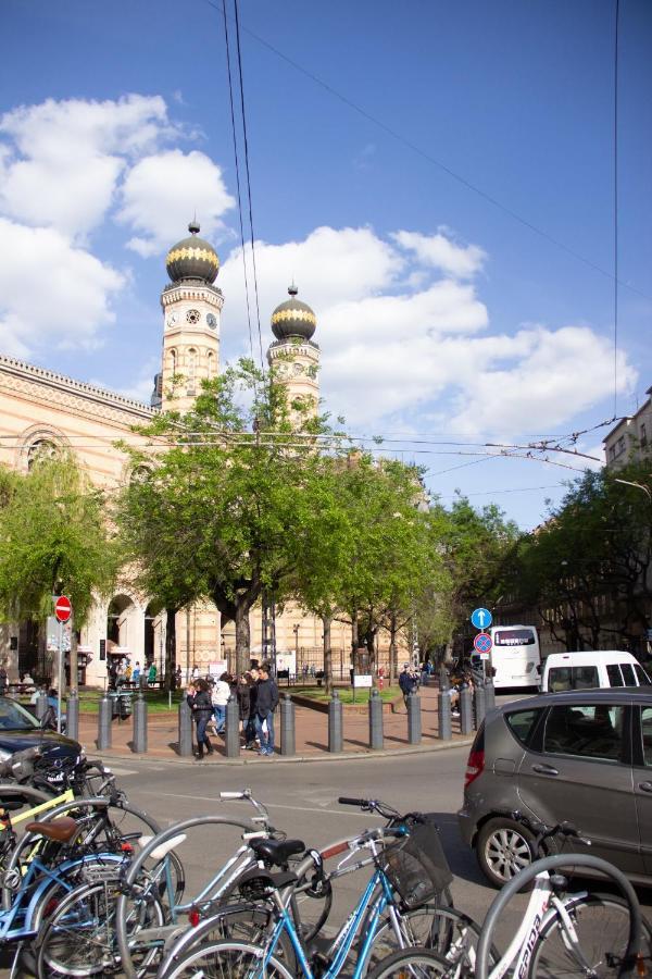 Luxury Downtown 3 Bedroom Apartment By Synagoge With Beautiful View Budapest Exterior photo